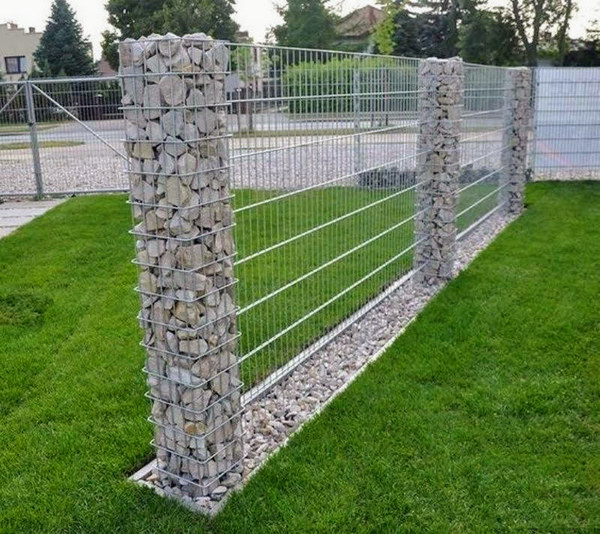 столбы из габионов