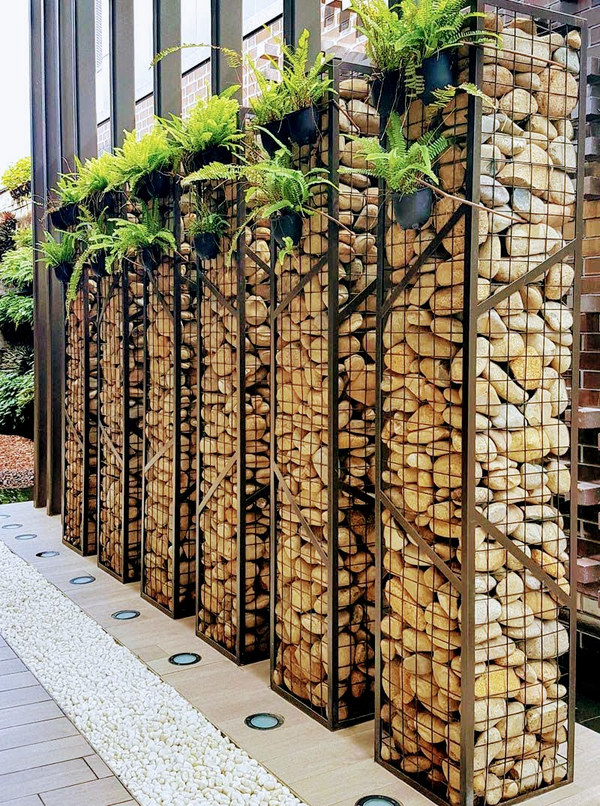 колонны из габионов