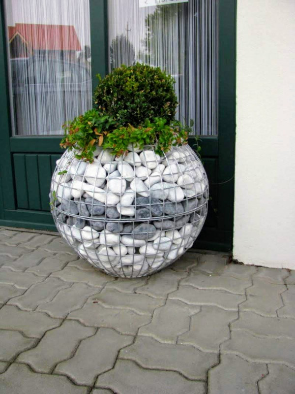 круглая ваза из габионов