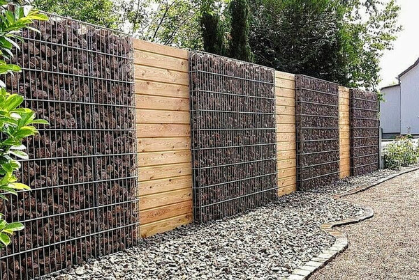 забор из габионов и дерева