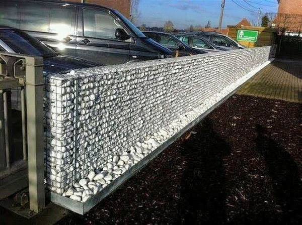 забор из габионов на парковке