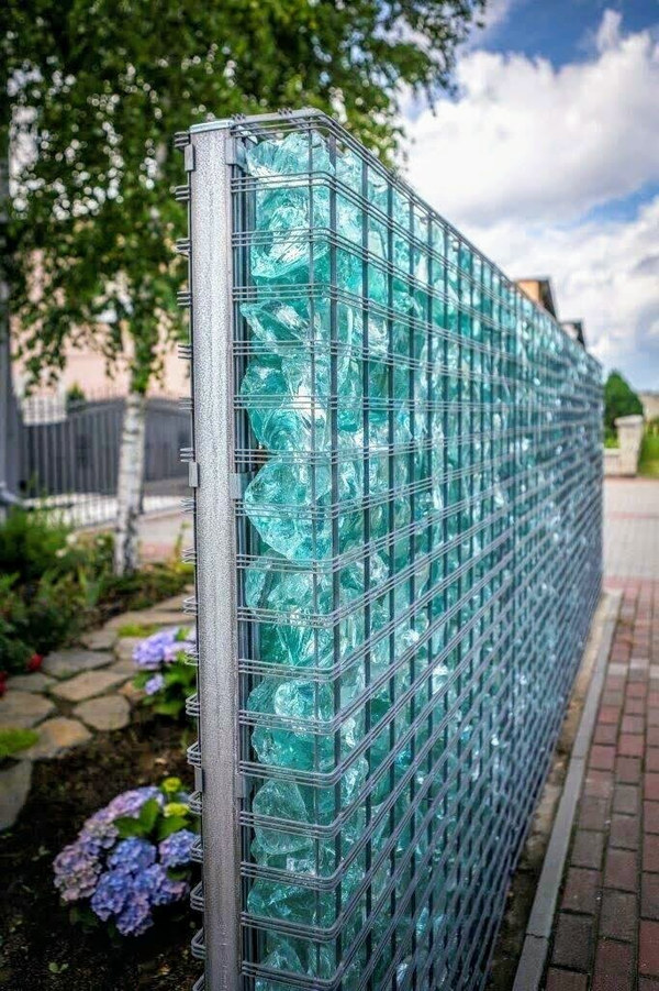 габионный забор заполненный эрклезом