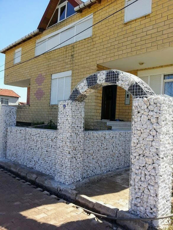 арка из габионов