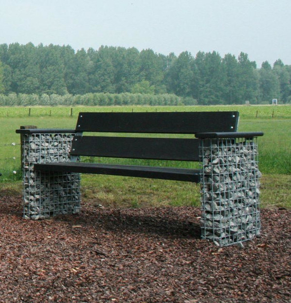 удобная скамья из габионов