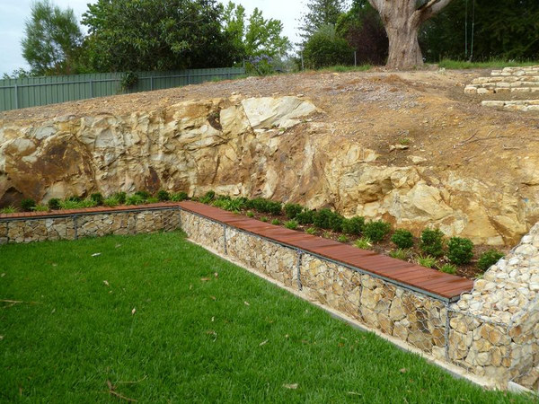 подпорная стена из габионов в парке