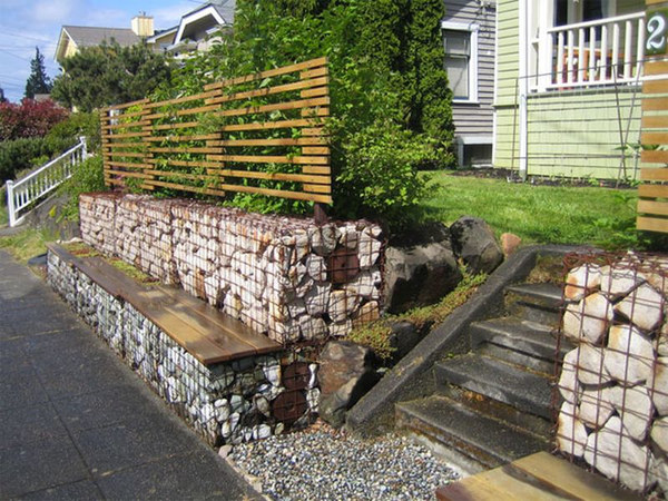 подпорная стена из габионов со скамьей