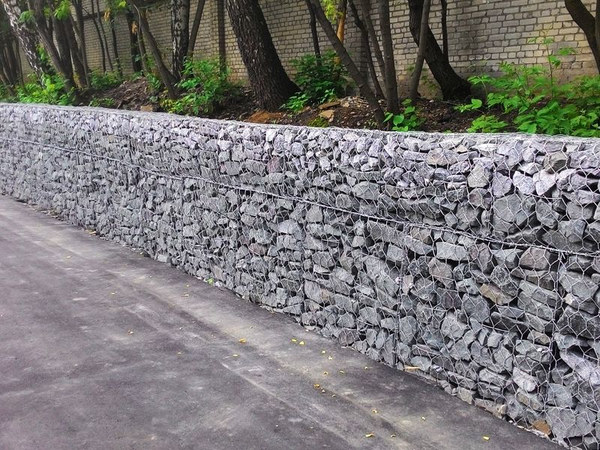 подпорная стена у дороги